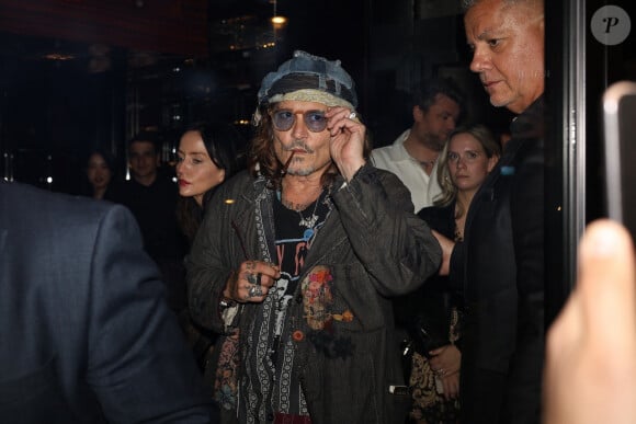 Exclusif - Johnny Depp quitte la projection privée et la masterclass autour du film Donnie Brasco au cinéma du Panthéon à Paris le 26 avril 2023.