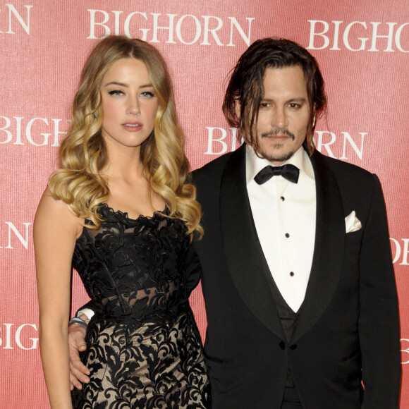 Johnny Depp ne tourne plus dans son pays depuis 3 ans, notamment à la suite de son procès contre Amber Heard.
Johnny Depp et Amber Heard - 27e soirée annuelle du Festival du film de Palm Springs au Convention Center.