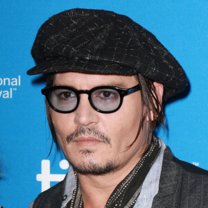 Au sommet de sa forme, l'acteur disposait d'une fortune estimée à plus de 650 millions de dollars qui se serait évaporée.
Johnny Depp - Conférence de presse de "Black Mass" pendant le festival du film de Toronto.