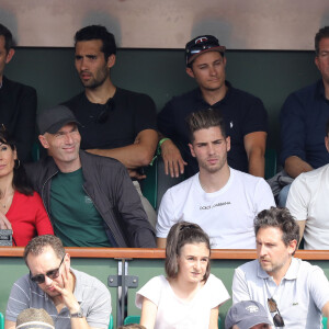 Zinédine Zidane, sa femme Véronique et leurs fils Luca et Enzo dans les tribunes des Internationaux de France de Tennis de Roland Garros à Paris, le 10 juin 2018. © Dominique Jacovides - Cyril Moreau/Bestimage