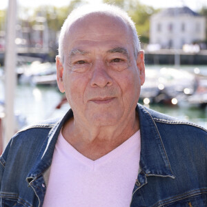 Le comédien de 77 ans a été retrouvé mort par arme à feu à son domicile près de Montpellier.
Michel Cordes PLUS BELLE LA VIE Le festival de fiction TV de La Rochelle samedi 17 septembre 2022. © Christophe Aubert via Bestimage
