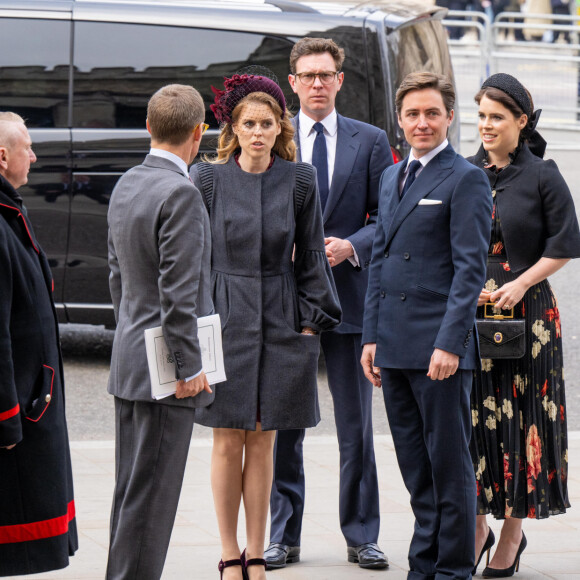 La princesse Beatrice d'York et son mari, Edoardo Mapelli Mozzi, La princesse Eugenie d'York et son mari Jack Brooksbank lors du service d'action de grâce en hommage au prince Philip, duc d'Edimbourg, à l'abbaye de Westminster à Londres, Royaume Uni, le 29 mars 2022. Le prince Philip, duc d'Edimbourg, est décédé le 9 avril 2021. 