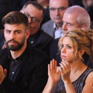 La chanteuse colombienne est séparée de Gerard Piqué depuis le mois de juin 2022
Gerard Piqué reçoit le prix du meilleur athlète catalan lors d'une cérémonie à Barcelone. Son ex compagne, la chanteuse Shakira était à ses côtés