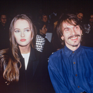 D'abbord en collocation avec un ami du chanteur, à Nogent-sur-Marne.
Vanessa Paradis et Florent Pagny en 1992