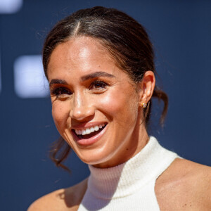 Meghan Markle doit faire face à un nouveau témoignage accablant.
Meghan Markle, duchesse de Sussex, arrive à l'hôtel de ville pour l'événement Invictus Games Dusseldorf One Year to Go, à Düsseldorf. © Imago/Panoramic/Bestimage