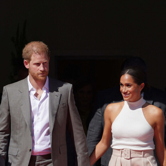 La jeune femme assure que la duchesse a coupé tout contact avec elle dès qu'elle s'est mise en couple avec le prince Harry.
Le prince Harry, duc de Sussex et Meghan Markle, duchesse de Sussex, à la sortie de à l'hôtel de ville pour l'événement Invictus Games Dusseldorf 2023 One Year to Go, à Düsseldorf, Allemagne, le 6 septembre 2022.