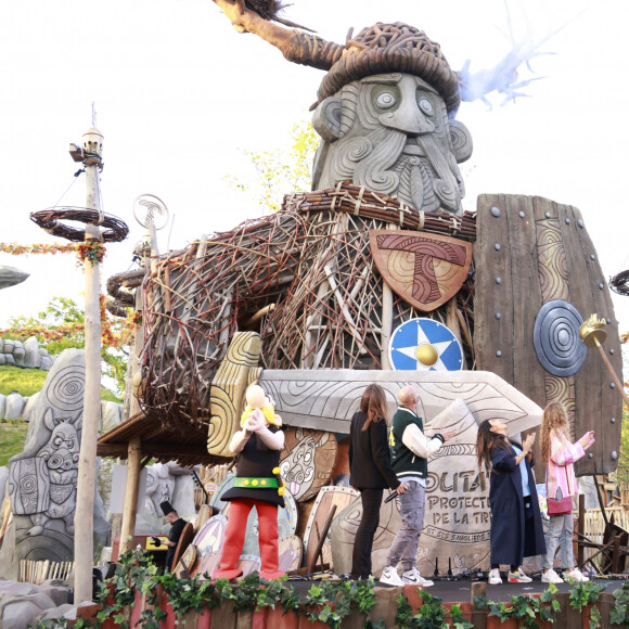 Exclusif - Delphine Pons directrice Générale du parc Astérix, Julien Arruti, Reem Kherici, Elodie Fontan, Philippe Lacheau lors de l'inauguration du festival Toutatis au Parc Asterix à Plailly le 12 mai 2023. © Christophe Aubert via Bestimage