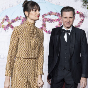 Et il y a bien un message qui a retenu l'attention des fans de Clara Luciani. En effet, son chéri, Alex Kapranos a publié un commentaire hilarant.
Clara Luciani et son compagnon Alex Kapranos - Photocall du 40ème Gala de Charité AROP (Association pour le Rayonnement de l'Opéra de Paris) à l'Opera Garnier à Paris le 27 février 2020. © Pierre Perusseau/Bestimage