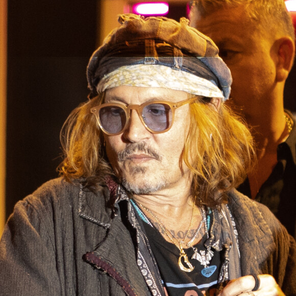 Al Pacino et Johnny Depp quittent la projection privée et la master class du film Donnie Brasco au cinéma du Panthéon à Paris le 26 avril 2023.