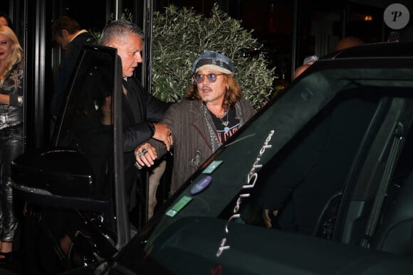 Johnny Depp sera-t-il présent à Cannes ?
Exclusif - Johnny Depp quitte la projection privée et la masterclass autour du film Donnie Brasco au cinéma du Panthéon à Paris. Après, il est allé dîner à l'Atelier de Joel Robuchon en charmante compagnie. 