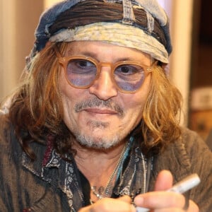 Alors qu'il joue le roi Louis XV dans le film d'ouverture "Jeanne du Barry", sa présence n'a pas été confirmée
Exclusif - Johnny Depp quitte la projection privée et la masterclass autour du film Donnie Brasco au cinéma du Panthéon à Paris le 26 avril 2023. Après, il est allé dîner à l'Atelier de Joel Robuchon en charmante compagnie. 