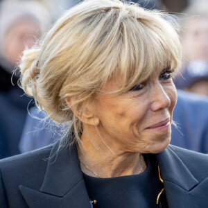 Brigitte Macron - Le président Emmanuel Macron et Brigitte Macron visitent l'exposition dédiée aux oeuvres de Johannes Vermeer à Amsterdam au musée Rijksmuseum le 12 avril 2023. 