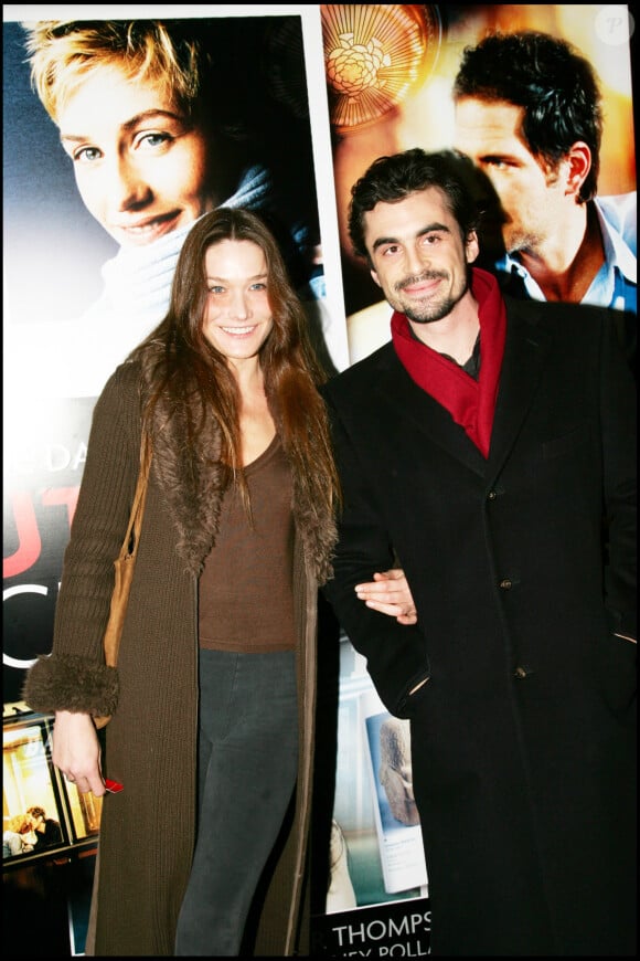 Ensemble, ils ont eu un fils, Aurélien, né en 2001. 
Carla Bruni et Raphaël Enthoven à Paris