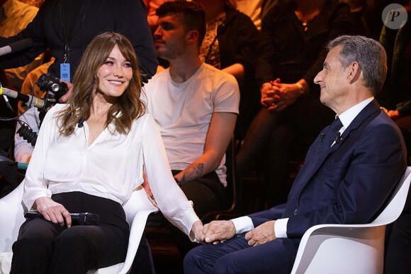 Exclusif - Carla Bruni Sarkozy et son mari Nicolas Sarkozy - Enregistrement de l'émission "Le Grand Echiquier", diffusée le 1er juillet sur France 2. Le 21 mars 2022 © Cyril Moreau / Bestimage Nous retrouvons C.Chazal pour ce grand Échiquier consacré à l'excellence culturelle française, à cette fameuse exception qui confère à notre pays une place particulière dans le monde, grâce à sa tradition culturelle forte, son histoire, son patrimoine et cette richesse artistique qui s'exporte depuis toujours dans le monde entier.