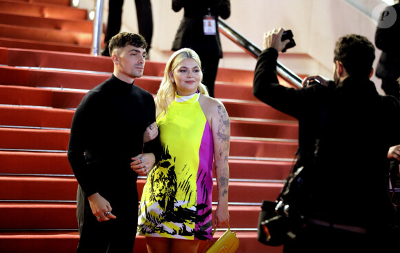 Florian Rossi et sa compagne Louane Emera lors de la 23ème édition des NRJ Music Awards 2021 au Palais des Festivals de Cannes, le 20 novembre 2021. © Dominique Jacovides/Bestimage 