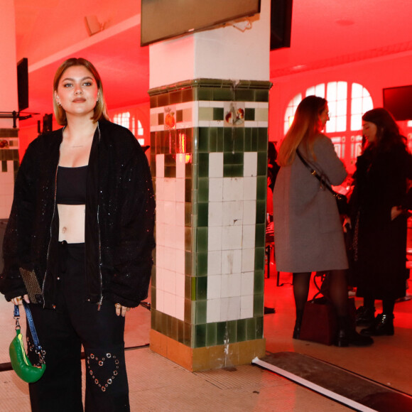 Louane Emera au défilé Victoria / Tomas prêt-à-porter automne-hiver 2023-2024 à la maison de la femme lors de la fashion week à Paris le 28 février 2023. © Christophe Clovis / Bestimage 
