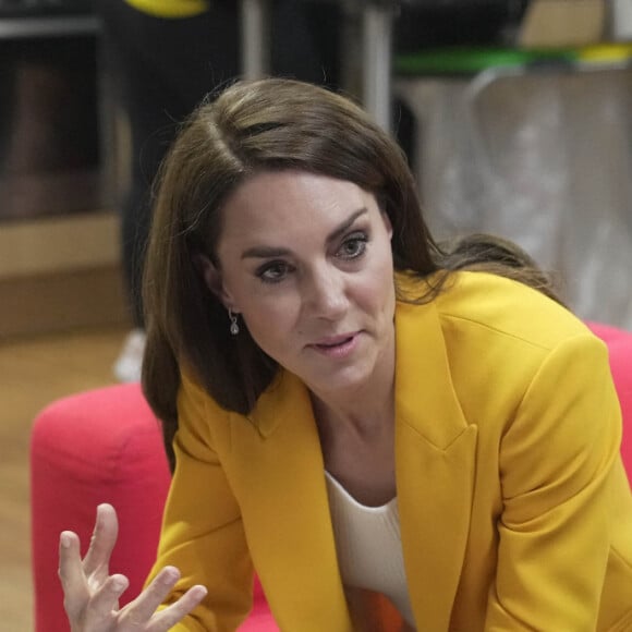 De très rares confidences faites à des jeunes filles, qui lui ont posé des questions.
Catherine (Kate) Middleton, princesse de Galles, lors d'une visite au centre communautaire Percy à Bath, le 16 mai 2023.