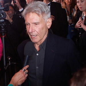 Il n'a donc pas pu partager cet incroyable moment avec celle avec qui il est en couple depuis 2002. 
Harrison Ford - Photocall de la soirée "Indiana Jones et le cadran de la destinée" au Carlton Beach à Cannes, lors du 76ème Festival International du Film de Cannes. Le 18 mai 2023 © Christophe Clovis / Bestimage 