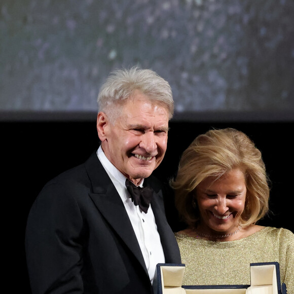 Harrison Ford et Iris Knochbloch - Harrison Ford reçoit une palme d'or d'honneur lors du 76ème Festival International du Film de Cannes, au Palais des Festivals à Cannes. Le 18 mai 2023 © Borde-Jacovides-Moreau / Bestimage 