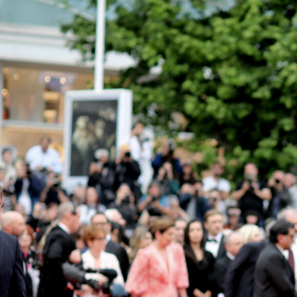 Calista Flockhart et son mari Harrison Ford - Montée des marches du film " Indiana Jones et le cadran de la destinée (Indiana Jones and the Dial of destiny) " lors du 76ème Festival International du Film de Cannes, au Palais des Festivals à Cannes. Le 18 mai 2023 © Jacovides-Moreau / Bestimage 