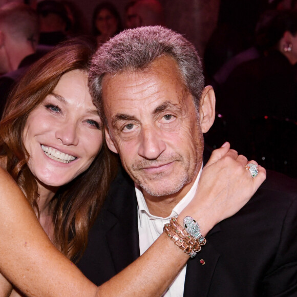 Condamné en appel à Paris à trois ans d'emprisonnement dont un an ferme à exécuter sous bracelet électronique pour corruption et trafic d'influence, le 17 mai
Carla Bruni-Sarkozy et son mari Nicolas Sarkozy - 19ème "Diner de la Mode" au bénéfice de Sidaction au Pavillon Cambon Capucines dans le cadre de la Fashion Week de Paris, France. Le 7 juillet 2022. © Rachid Bellak / Bestimage
