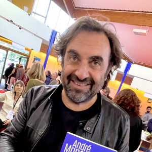 André Manoukian lors de la 40ème Foire du Livre de Brive à Brive-la-Gaillarde, France, le 5 novembre 2022. © Fabien Faure/Bestimage 