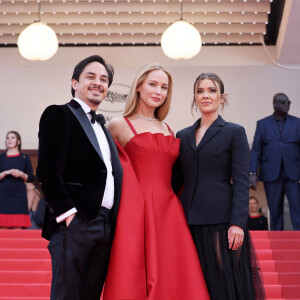 Guest, Jennifer Lawrence, Justine Ciarrocchi - Montée des marches du film « Anatomie d’une chute » lors du 76ème Festival International du Film de Cannes, au Palais des Festivals à Cannes. Le 21 mai 2023 © Jacovides-Moreau / Bestimage