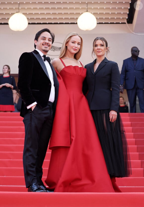 Guest, Jennifer Lawrence, Justine Ciarrocchi - Montée des marches du film « Anatomie d’une chute » lors du 76ème Festival International du Film de Cannes, au Palais des Festivals à Cannes. Le 21 mai 2023 © Jacovides-Moreau / Bestimage