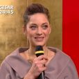 La sublime Marion Cotillard répond aux questions du journaliste de Canal+ sur le tapis rouge des César.