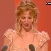 Sandrine Kiberlain remet le trophée de la Meilleure adaptation.