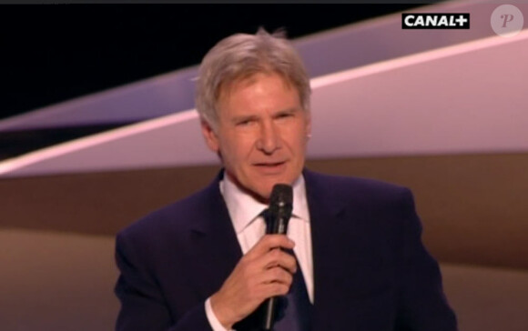 Un César d'honneur pour l'ensemble de sa carrière est remis à Harrison Ford... Il semble très ému.