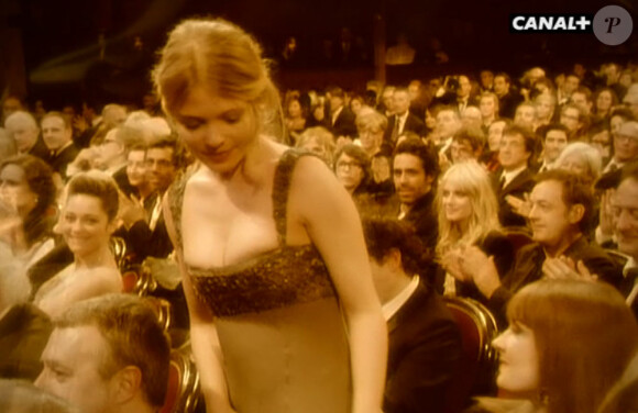 Mélanie Thierry reçoit le César - très important ! - du Meilleur espoir féminin pour le film Le dernier pour la route.