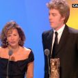Clint Eastwood est récompensé pour  Gran Torino  dans la catégorie Meilleur film étranger. C'est son fils, Kyle, qui l'accepte en son nom.