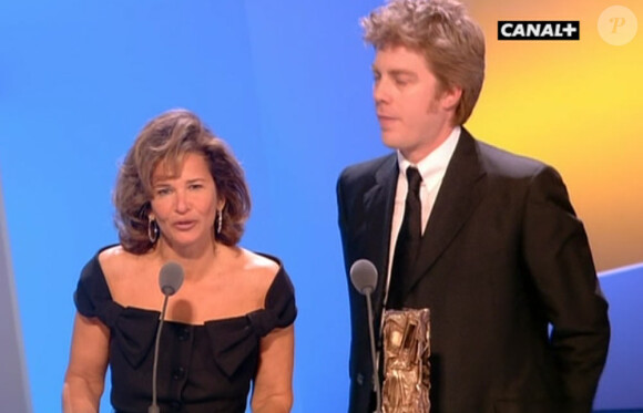 Clint Eastwood est récompensé pour Gran Torino dans la catégorie Meilleur film étranger. C'est son fils, Kyle, qui l'accepte en son nom.