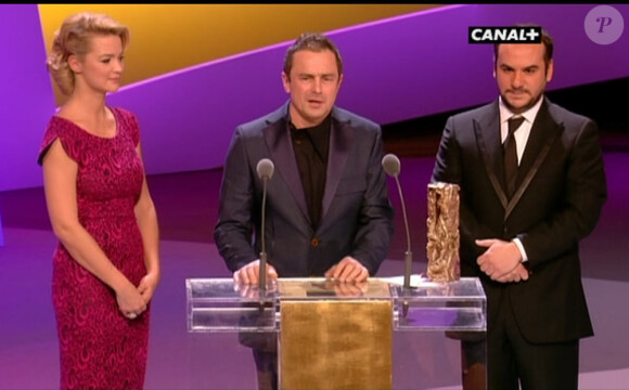 Un Prophète reçoit le César des Meilleurs décors, remis par François-Xavier Demaison et Virginie Efira.