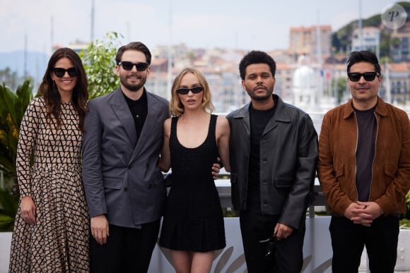 La productrice Ashley Levinson, le réalisateur Sam Levinson, Lily-Rose Depp, Abel Makkonen Tesfaye (The Weeknd) et le producteur Reza Fahim au photocall de "The Idol" lors du 76ème Festival International du Film de Cannes, le 23 mai 2023. © Jacovides / Moreau / Bestimage