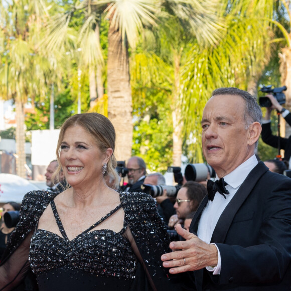 Rita Wilson et son mari Tom Hanks - Montée des marches du film " Asteroid City " lors du 76ème Festival International du Film de Cannes, au Palais des Festivals à Cannes. Le 23 mai 2023 © Olivier Borde / Bestimage