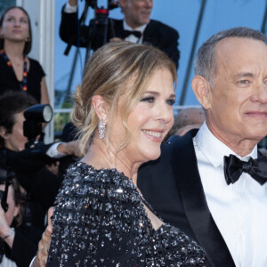 Rita Wilson et son mari Tom Hanks, Hope Davis - Montée des marches du film " Asteroid City " lors du 76ème Festival International du Film de Cannes, au Palais des Festivals à Cannes. Le 23 mai 2023 © Olivier Borde / Bestimage  Red carpet of the movie " Asteroid City " during the 76th Cannes International Film Festival at the Palais des Festivals in Cannes, France. On may 23th 2023