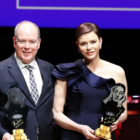 Elle a participé en effet à un dîner organisé par des financiers à Monaco.
Le prince Albert II de Monaco et la princesse Charlene de Monaco ont reçu cette année un Maria Callas Award - Cérémonie des " Maria Callas " Awards à l'Opéra de Monte-Carlo avec I.Efthimiou, Présidente & Fondatrice du Monaco Gala & Awards. Le Maria Callas Monaco Gala & Awards devient une institution annuelle à Monaco destinée à célébrer l'art et l'opéra ainsi qu'à défendre chaque année une nouvelle cause caritative. Le 12 mai 2023 à Monaco. © Claudia Albuquerque / Bestimage