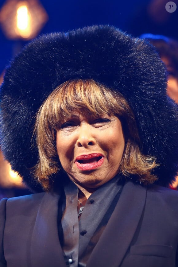 Tina Turner était une artiste prête à monter sur scène à toutes les conditions.
Tina Turner assiste à la première de la comédie musicale "Tina" à Hambourg en Allemagne.