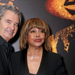 Heureusement, elle était soutenue par Erwin Bach, son mari, resté avec elle jusqu'à la fin.
Tina Turner et Erwin Bach - Présentation à la presse de la comédie musicale "Tina: The Tina Turner Musical" au théâtre Aldwych à Londres, Royaume Uni, le 17 avril 2018. 
