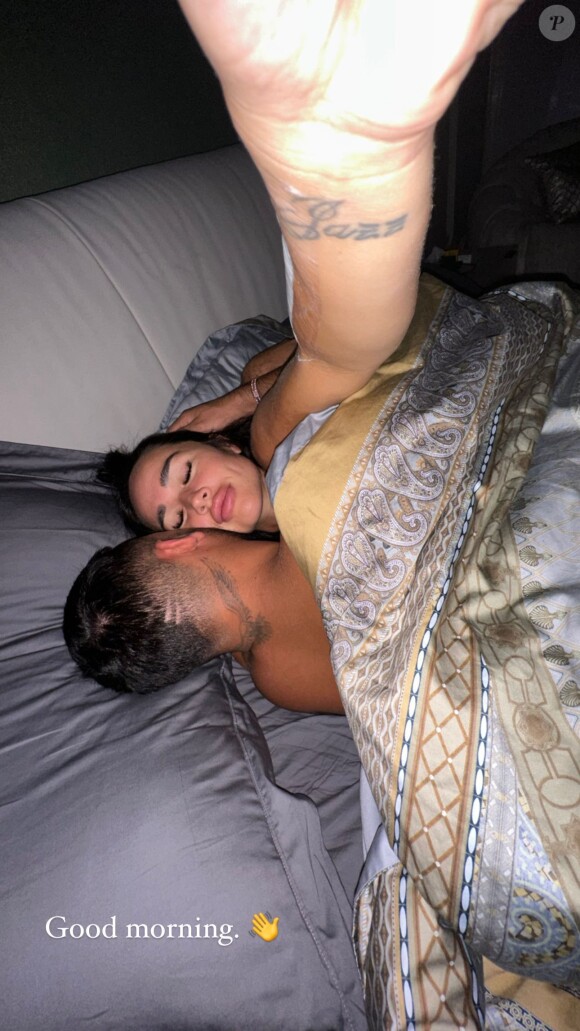 Jazz a publié une photo sur laquelle elle apparaît au lit avec Laurent