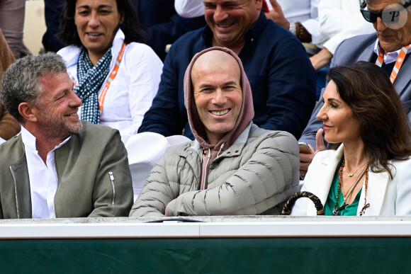 L'un des fils de Zinedine Zidane bientôt avec l'équipe d'Algérie ?
Zinedine Zidane et sa femme Véronique Zidane - Les célébrités lors des Internationaux de France de Tennis de Roland Garros. © Federic Pestellini / Panoramic / Bestimage