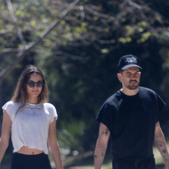 Pour l'anniversaire de G-Eazy, Jenaye Noah lui a adressé un beau message sur Instagram
Exclusif - Jenaye Noah se balade avec son compagnon G-Eazy après un déjeuner au restaurant The Oak Gourmet à Los Feliz le 19 avril 2023.