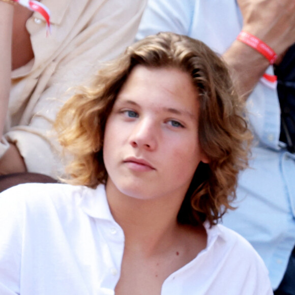 Sarah Poniatowski (Lavoine) et son fils Roman - Célébrités dans les tribunes des internationaux de France de Roland Garros à Paris le 1er juin 2022. © Cyril Moreau - Dominique Jacovides/Bestimage 