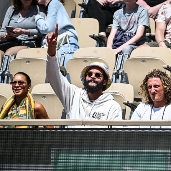 Joakim Noah avec sa femme Lais Ribeiro, Jenaye Noah et Joalukas Noah - Concert de Yannick Noah lors des internationaux de France de Tennis de Roland Garros 2023 à Paris le 27 mai 2023. © Matthieu Mirville/Bestimage 