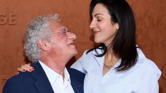 Laurent Dassault amoureux tactile, le célèbre milliardaire présente sa très grande et jeune compagne à Roland Garros