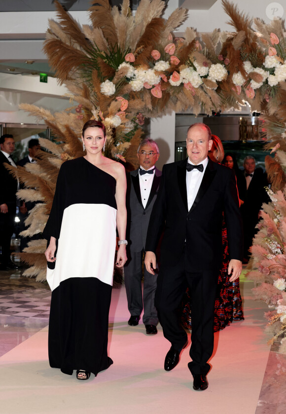 La princesse Charlene de Monaco et le prince Albert II de Monaco - Dîner de gala du 80ème Grand Prix de Formule 1 de Monaco remporté par le pilote Red Bull M. Verstappen, à Monaco le 28 mai 2023. La soirée s'est déroulé dans la Salles des Etoiles du Sporting Monte-Carlo. © Claudia Albuquerque/Bestimage 