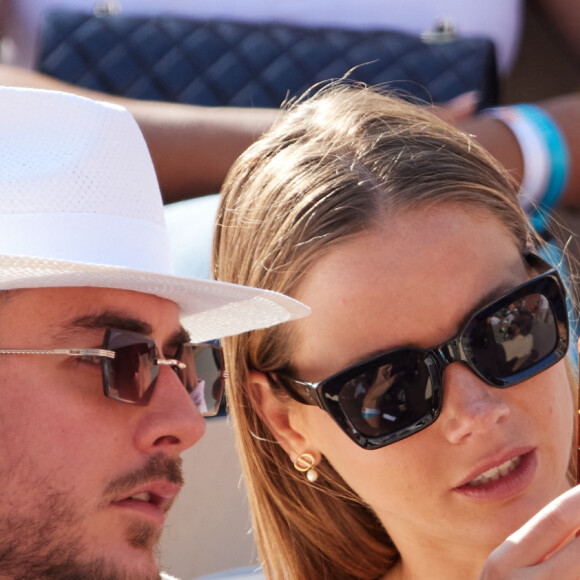 Amandine Petit et Julien Georges dans les tribunes lors des Internationaux de France de Tennis de Roland Garros 2023. Paris, le 29 mai 2023. © Jacovides / Moreau / Bestimage 
