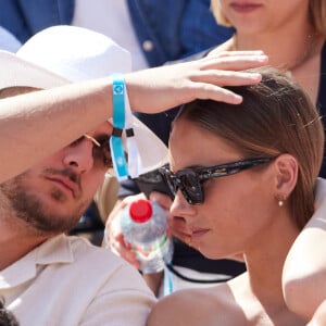 Amandine Petit et Julien Georges dans les tribunes lors des Internationaux de France de Tennis de Roland Garros 2023. Paris, le 29 mai 2023. © Jacovides / Moreau / Bestimage 